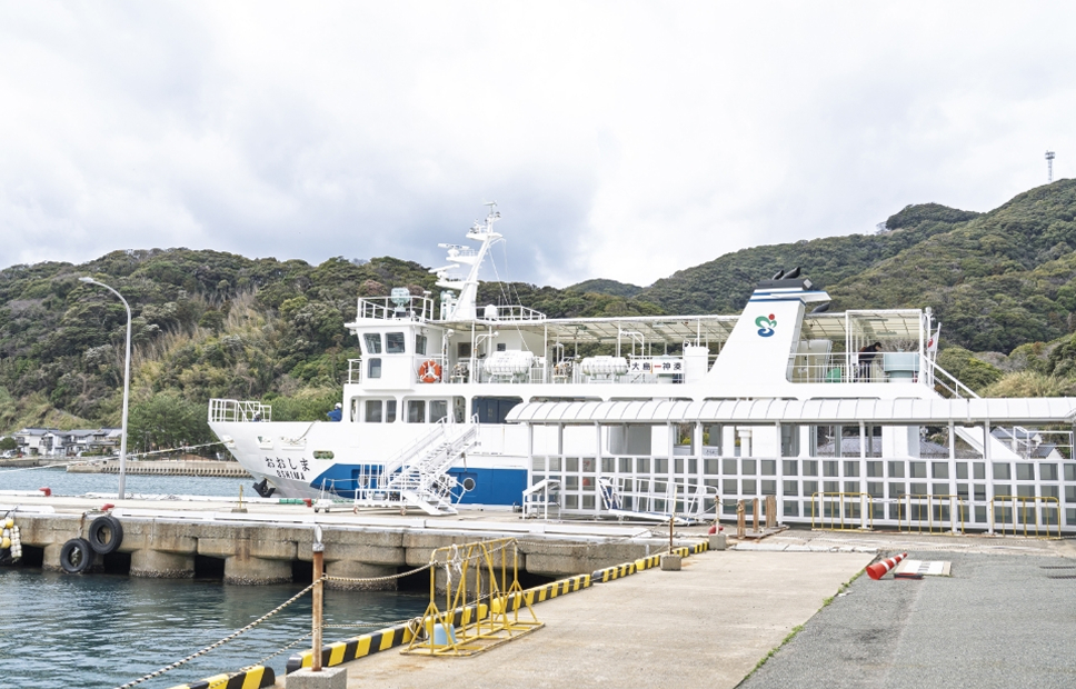 神湊港からフェリーで出発