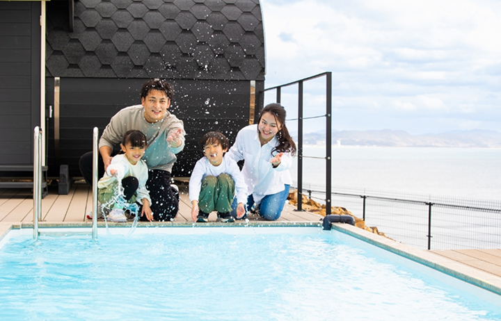 バギー体験（小・中学生）テラスでプール（幼児）