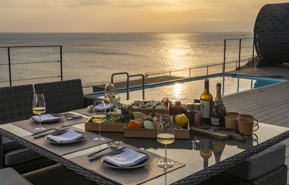 ヴィラで贅沢な夕食ディナー